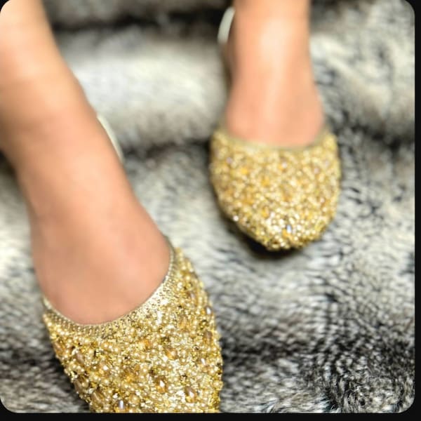 Eshaal Gold Vegan Jutti main image 0