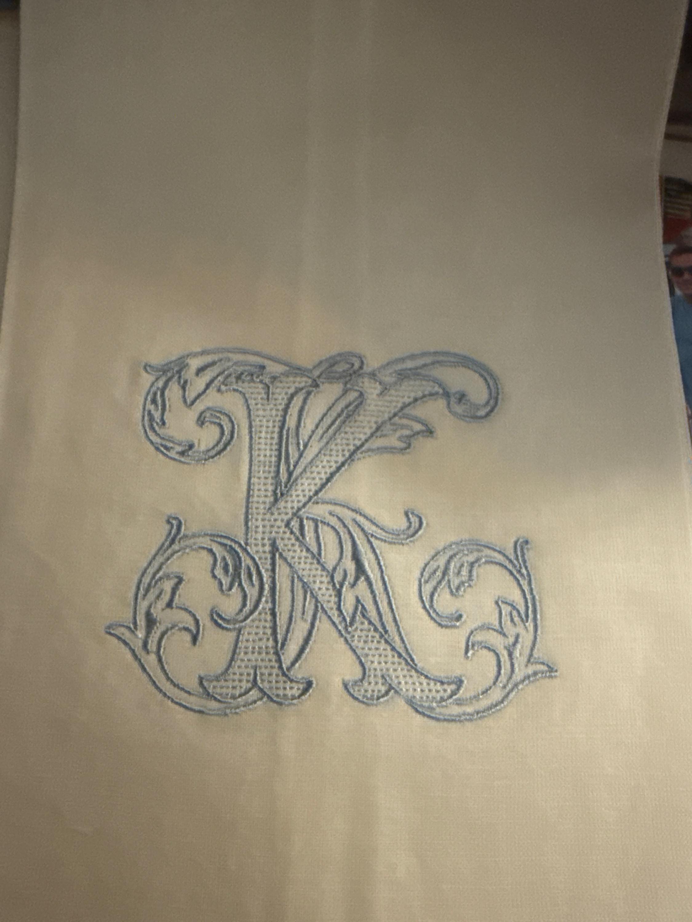 Monogram Linen Hand Towel. Custom  Personalized Hostess Gift.  Wedding Linens. European Linen. Vintage Vine Single Letter. Grandmillennial