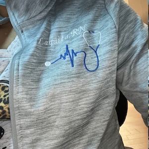 le herisson Felpa Cappuccio Infermiera STETOSCOPI sanità Abiti Lavoro Nurse Personalizzabile Regalo COLLEGA Amica (XS, Cuore STETOSCOPIO 1