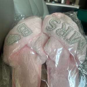 Bride Gift Pearls Slippers| Rhinestone Fluffy Slippers| Bachelorette Hen Fluffy Slippers|Personalized gift Bridal Slipper|Bridesmaid Gifts