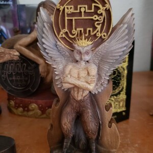 木製のストラスのフクロウの悪魔の像、ゴシックシジル祭壇の装飾悪魔
