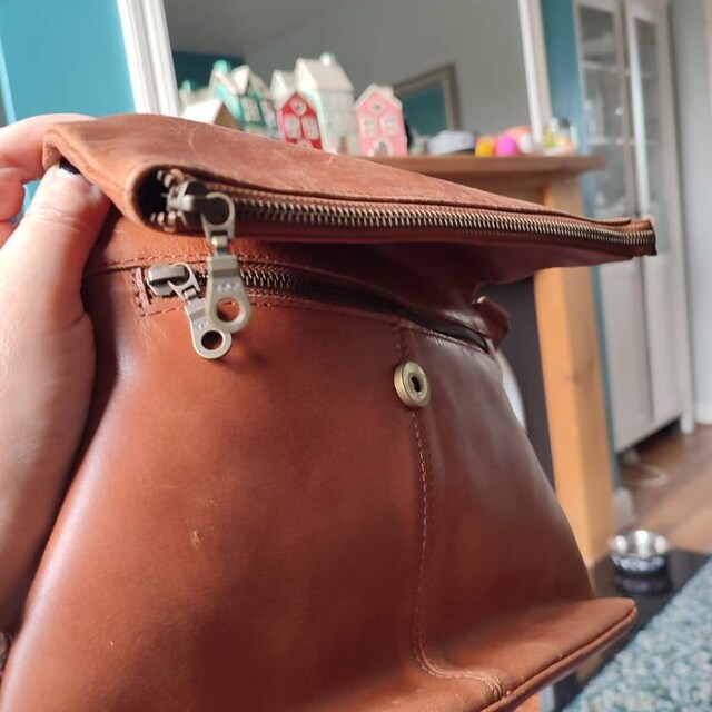 トートバッグ by FAR Brown leather mini Ami handbag 22pfaminoseqcrslsma-sequoa_4.