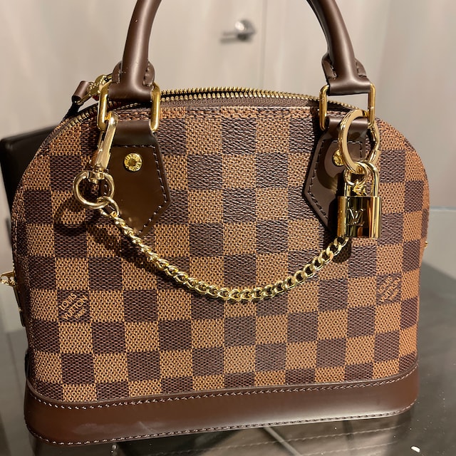 Louis Vuitton M00878 My LV Chain Bag Charm, Gold, One Size