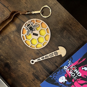 Honeybee Lemonwood Mini-Minder (Pat. Pend.): Portable Wrist Yarn Holder