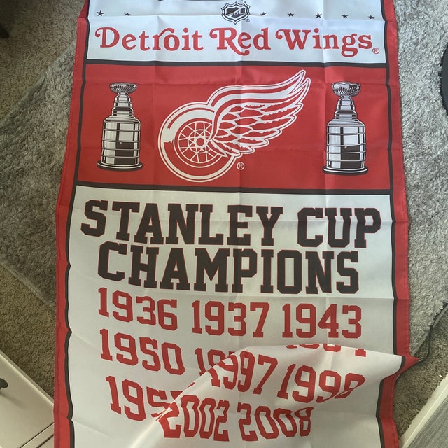 Red Wings Stanley Cup Banners Font? : r/DetroitRedWings