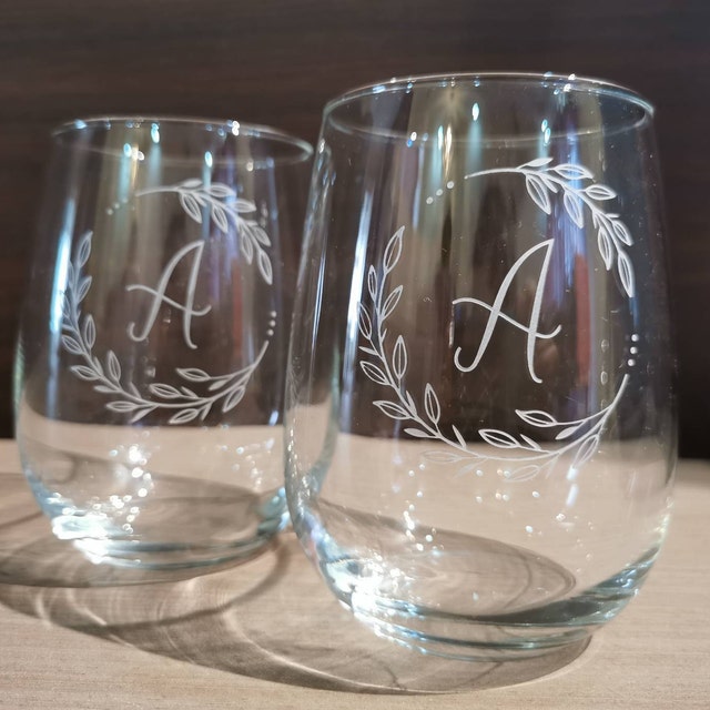Engraved Monogrammed Diamond Patterned Wine Glass– Crystal Imagery