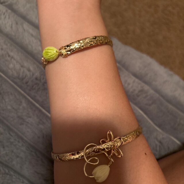 5MM Hawaiian Hamilton Gold Bangle With Flower Charm and Add