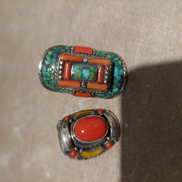 Bague Tribale Tibétaine Ancienne En Argent Massif Et Ambre - Taille US 9, Période 1900-1949, Bijou Ethnique