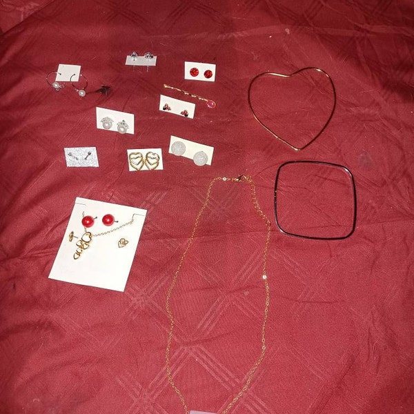 Amazing Little 11 Inch Grinch Inspired Tinsel Truck With a Furry Tree