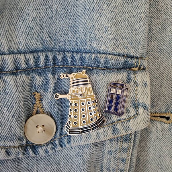 Dalek Pin *new Design* (dim 40x20mm) DR WHO , Tardis, Police Box, Time ...