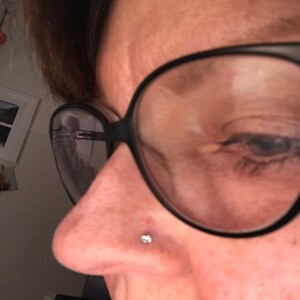 labret threadless stud