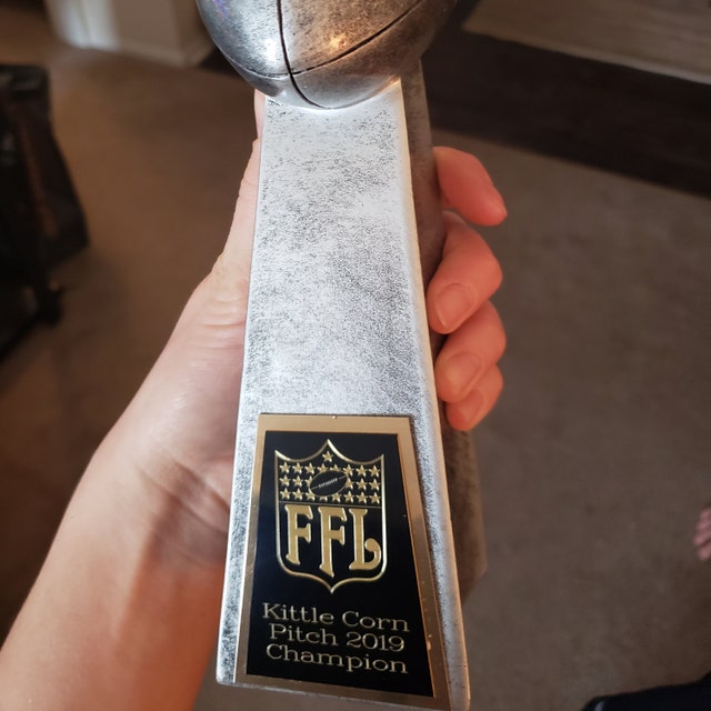 FANTASY FOOTBALL TROPHY HUGE MONSTER-FREE ENGRAVING-SHIPS IN 1 BUSINESS DAY