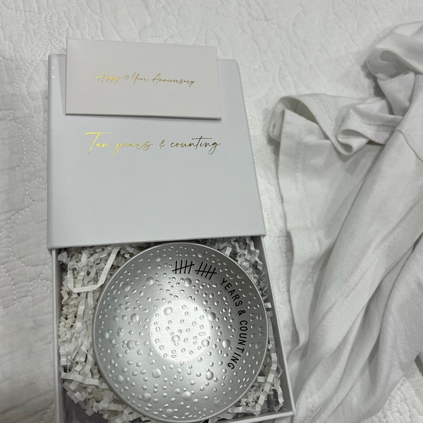 10th Anniversary Tin Gifts – 4 In., Engraved, Aluminum Wedding Ring ...