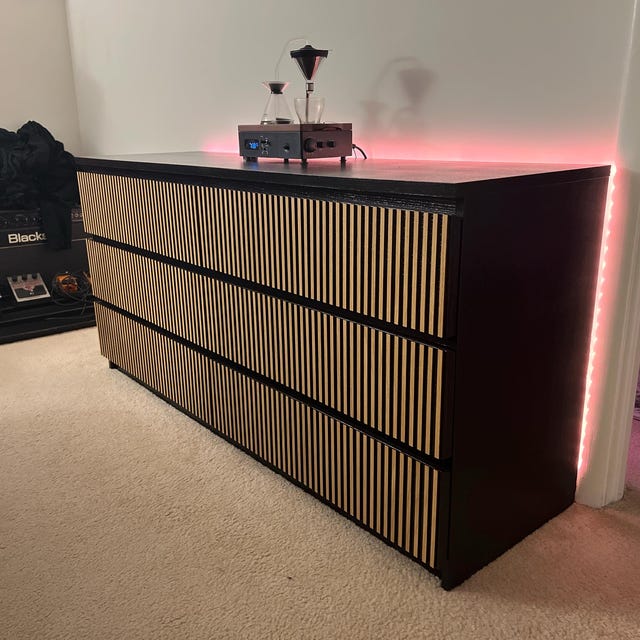 IKEAのマルムドレッサーをスタイリッシュな木製オーバーレイとデカール