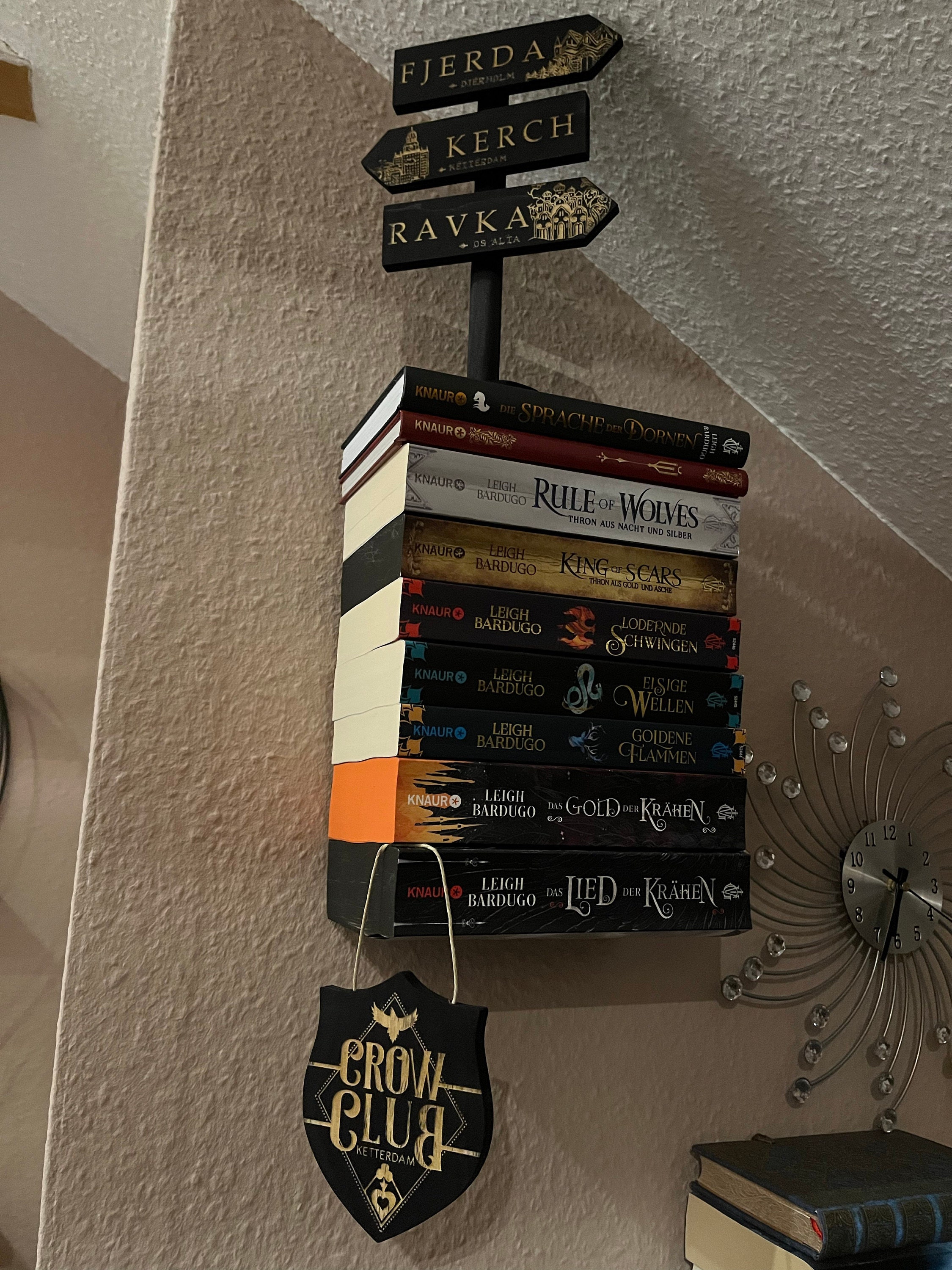 Standing Wooden Signposts, laser engraved, literary places inspired by literature: ACOMAF, Six of Crows, Nevernight...