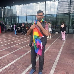 Ashraf lade till en bild av sitt köp