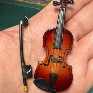 Strumenti Musicali A Corda Per Una Sola Riga. Disegno In Linea Continua Di Chitarra Kozobas Kobza Bandura Lute Sitar Mano Violin Image275199659