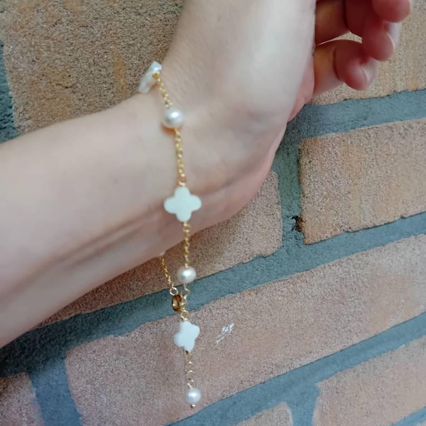 Dainty Freshwater Pearl Bracelet