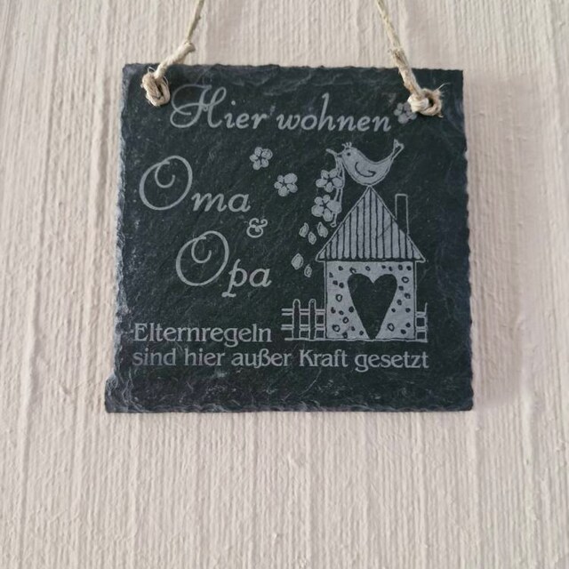 Türschild Für Oma & Opa - 'Hier Wohnen Die Besten Großeltern Der Welt' - Graviert In Holz, 20x10 Cm
