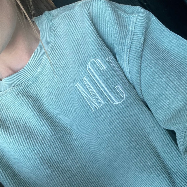 Circle Monogram Embroidered Sweatshirt – Elle & Emmy