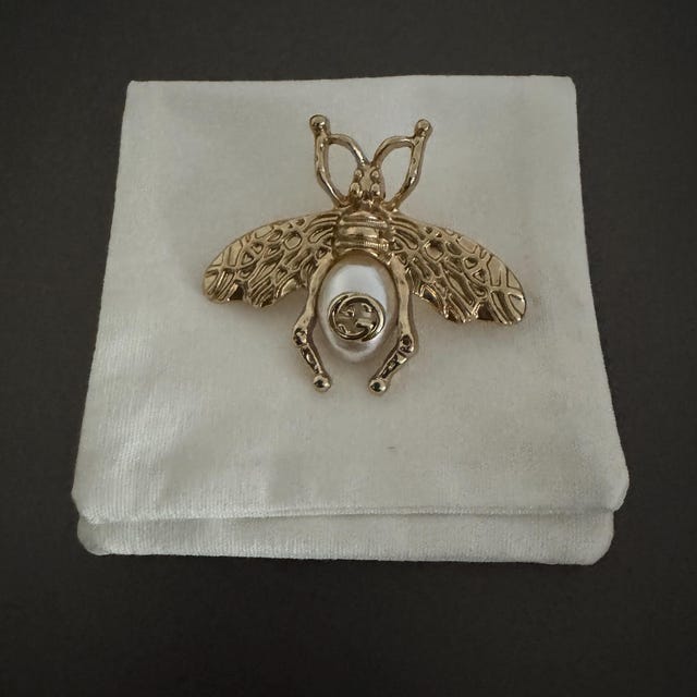 Gucci 豹のブローチ VTG Gucci GG Vintage Gold Bee Brooch Fly Pin GG Monogram