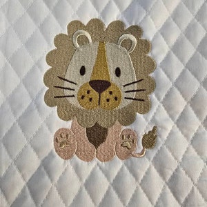 ベビーライオンの刺繍デザイン、動物の刺繍デザイン、機械刺繍デザイン