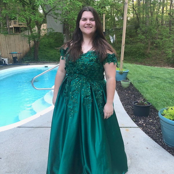 Beautiful Green Sweet 16 Gown, Prom Dress , Off Shoulder Party Dress