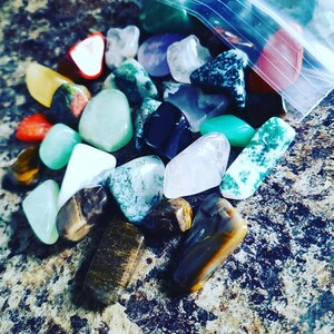 Grade A++ Mookaite Semi-Tumbled Gemstone Mini Chips – 6-12mm, Wholesale Bulk Lot