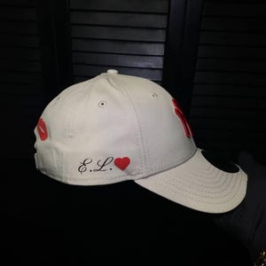 Casquette Low Profile 'Kiss Me' Avec Strass – Pitt Bull, 100% Coton, Taille Unique, Neuve étiquetée