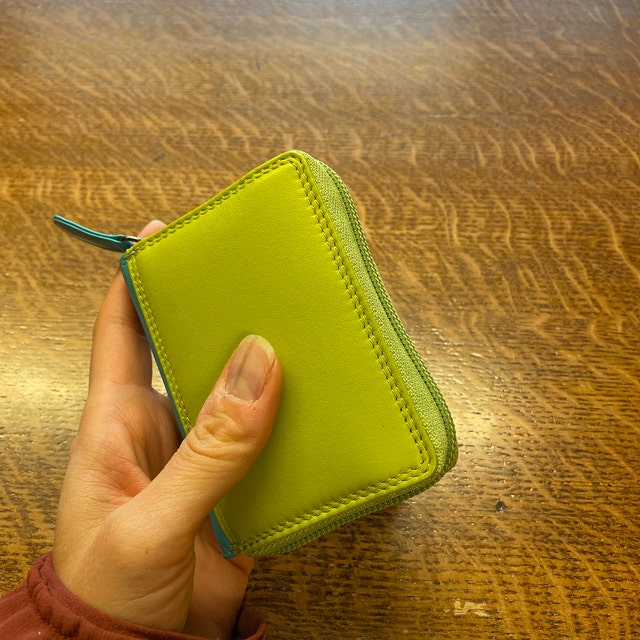 Veki Women's Credit Card Holder, RFID Leather Zipper Wallet, Small Zipper  Card Case for Men and Women (Brown)