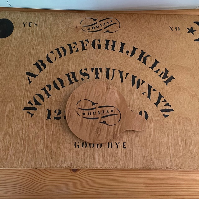 Ensemble de planche Ouija en bois avec Planchette, fait à la main Style  vintage William Fuld Reproduction Spirit Board comme on le voit sur GHOST  ADVENTURES -  France