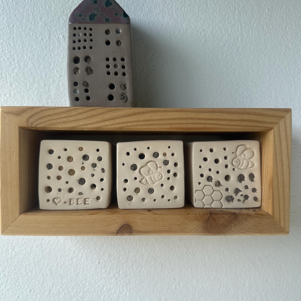 Bienensteinhaus groß lila-grün