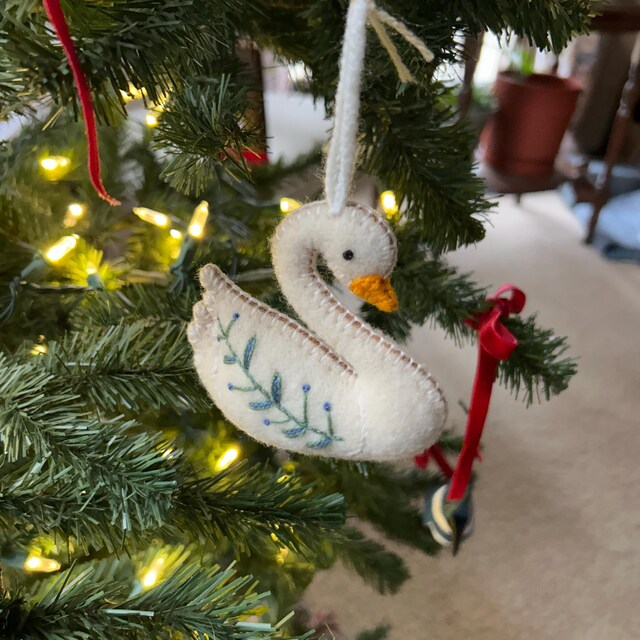 ペルー産フェアトレードハンドメイド、白鳥刺繍ウールクリスマス