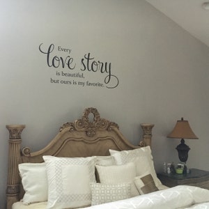 Décalque Mural Vinyle Grand Format 22x60 Pouces - Citation "Every Love Story Is A Beautiful Beast" - Amovible, Multi-couleurs