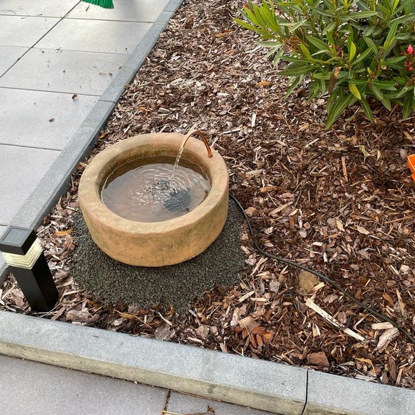Garten Terrasse Haus Brunnen Trog Rund klein mit Pumpe Gartenbrunnen