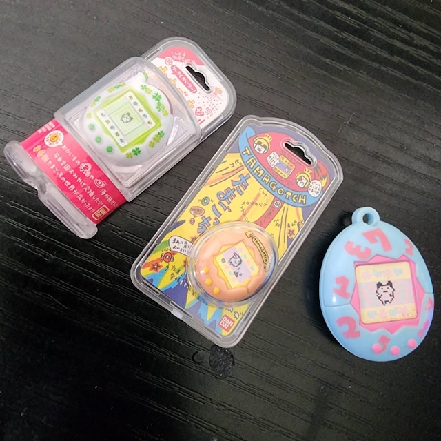 Vintage Tamagotchi Keychain: Gashapon Tama Charm, Lighting