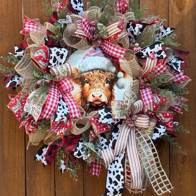 Christmas Highland Cow With Santa Hat Wreath Sign-sublimation-round- christmas-winter-decor-pets - Etsy