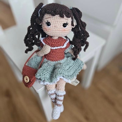 Poupée Amigurumi Faite Main - Mademoiselle Hiver, édition Rare Au Crochet