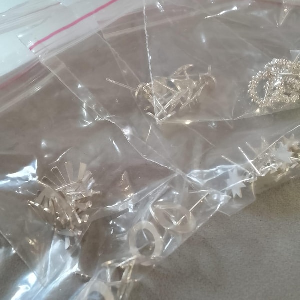 24 Ciondoli Smaltati A Forma Di Teschio Di Zucchero - Assortiti Per Gioielli Fai Da Te, Collane, Bracciali E Accessori - 2