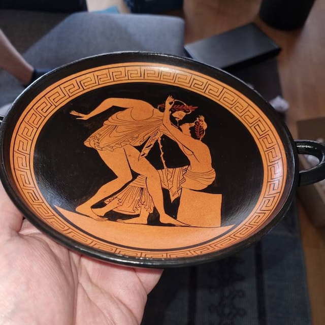 Қисық, жалаңаш Хлоя Морганмен анальды секс порносын көріңіз