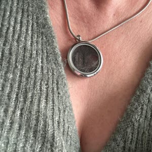 Saskia added a photo of their purchase