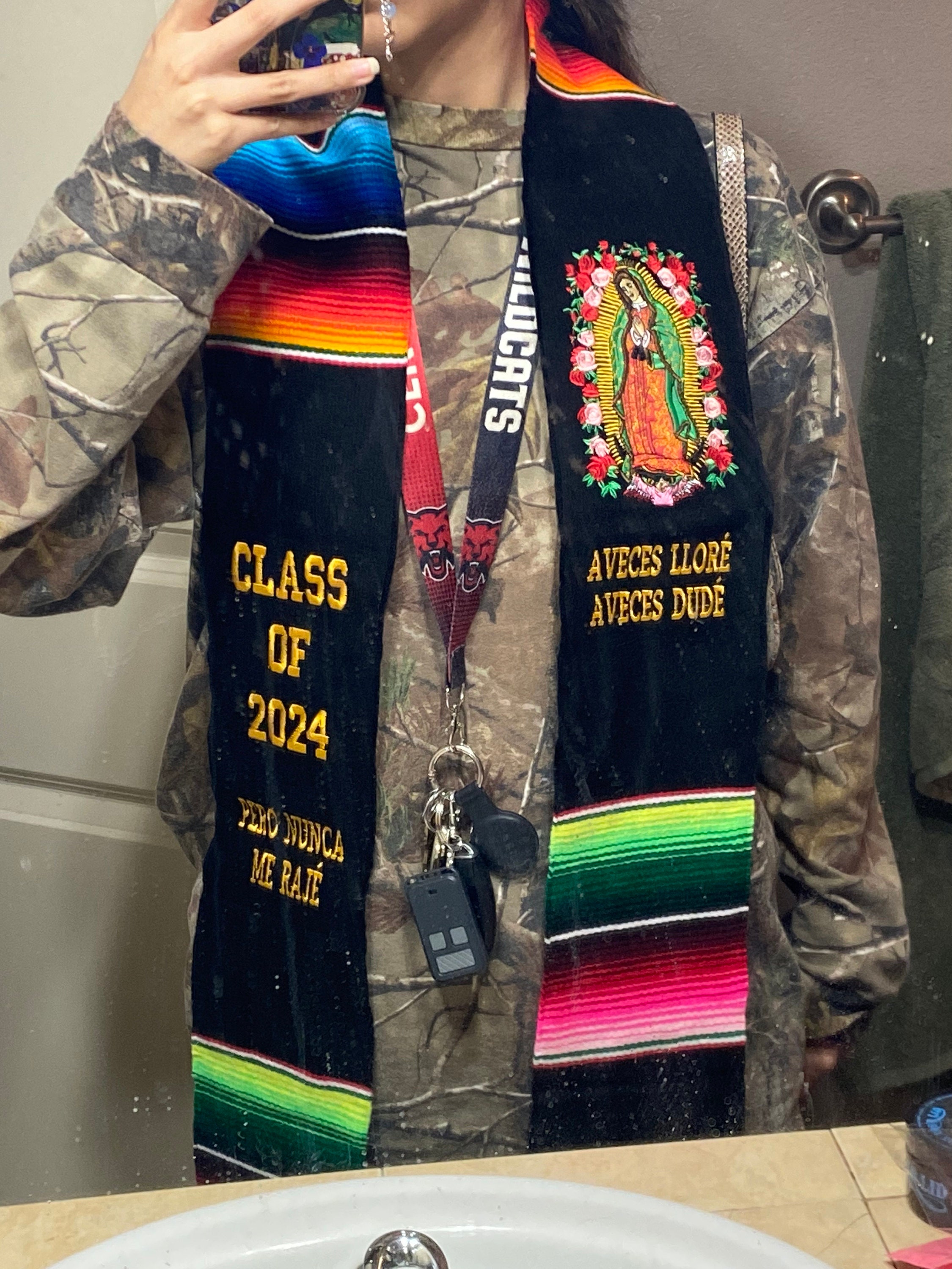 Mexikanische Abschlussstola mit Serape, bestickt mit Blumen. Abschlussstola. Mexikanische Abschlussstola. Abschlussjahrgang 2025. Personalisierte Stola.