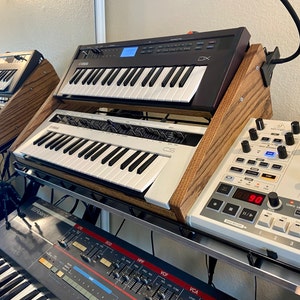 ヤマハ Reface シリーズ シンセスタンド、ペダル棚付き。シンセ ヤマハ Reface シリーズ シンセスタンド、ペダル棚付き。シンセ