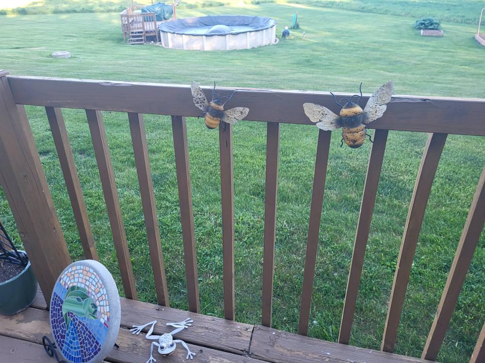 Rustic Metal Bee Wall Hanging Garden Decor Set of 2
