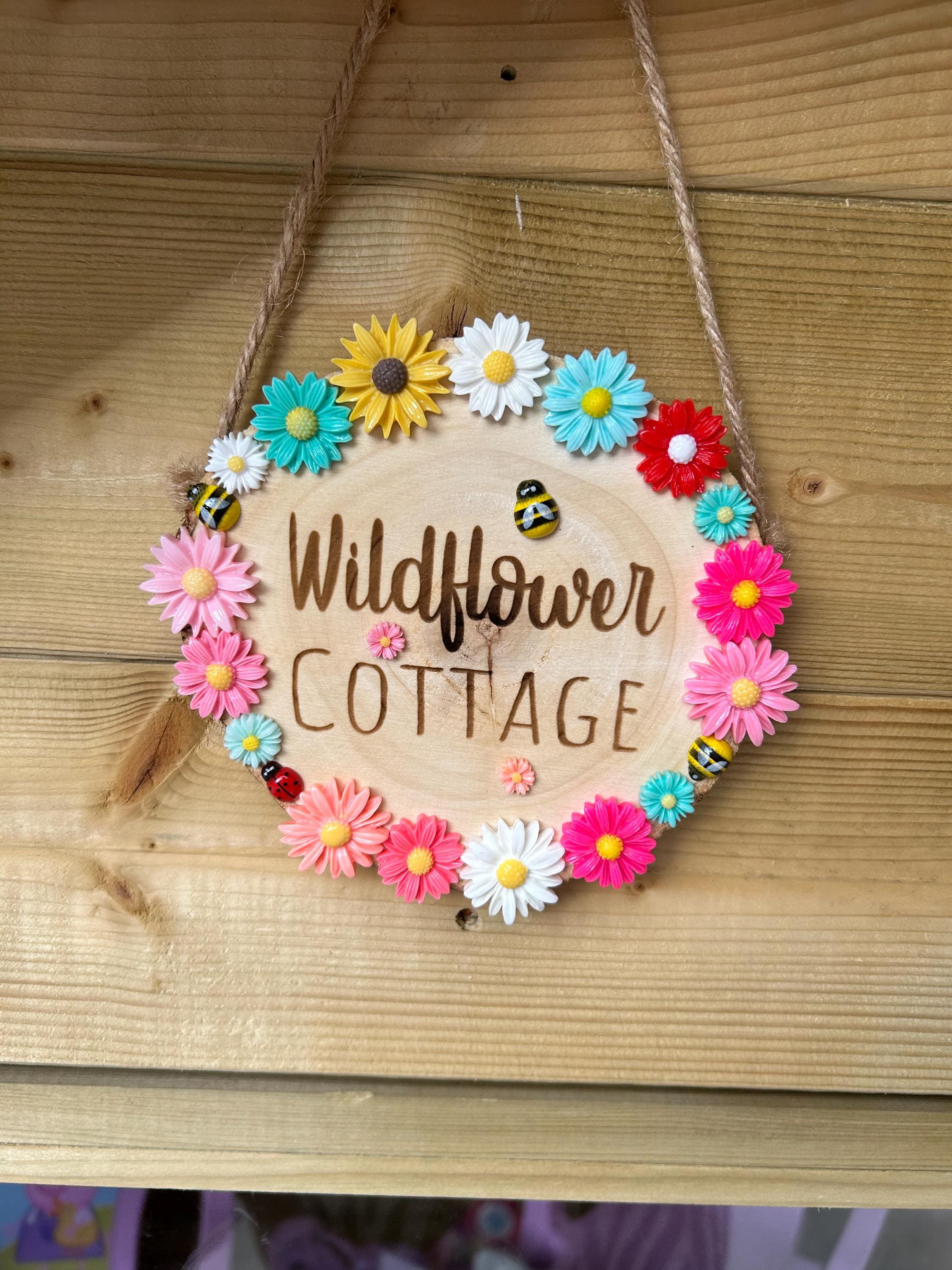 Personalised Garden Engraved Hanging Wooden Log Sign with Floral Ladybug and Bumblee Bee Decor 12-13cm