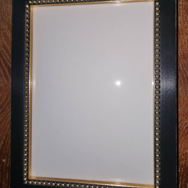 Black And Gold Picture Frames That Are Handsome And Noteworthy
