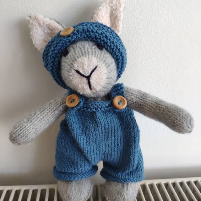 Knitting patterns for bears animals and dolls by HuggableBears