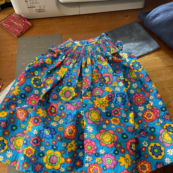 Robe Fille Secret Wishes - Imprimé Fleurs/lollipop - Taille 4T - Manches Courtes - Bleu - Occasion Très Bon état
