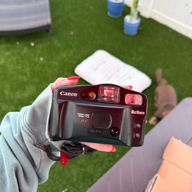 ポラロイド クールカム レッド Polaroid 600 :: Cool Cam Red — Brooklyn Film Camera