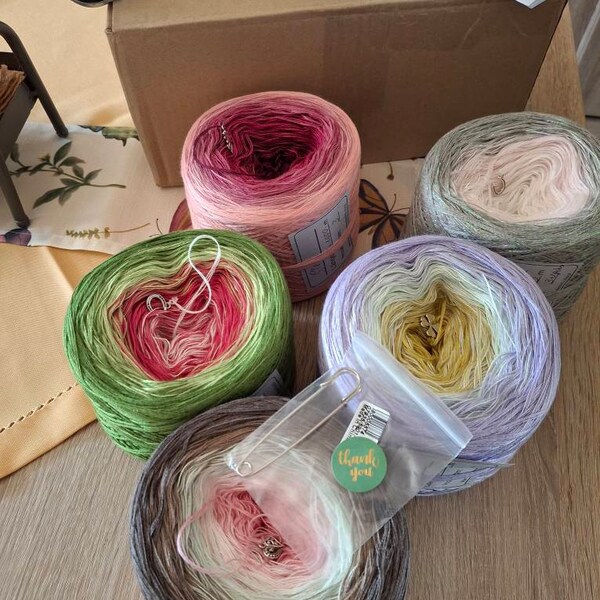 MegaBobbel Farbverlaufsgarn „Besinnliches Fest“ – 3-fädig, Ca. 1000 M, 50% Baumwolle/50% Polyacryl, Zum Häkeln & Stricken